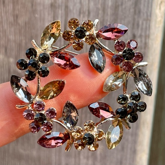 Laurel Wreath Brooch Laurel Wreath Pin - Picture 3 of 4